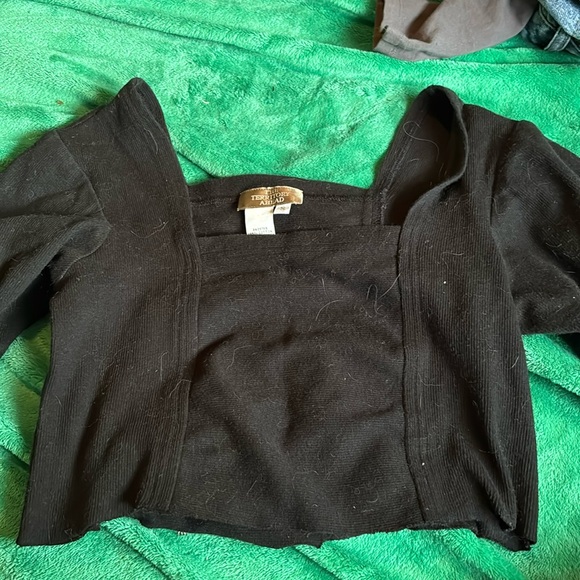 Black top - Picture 1 of 2